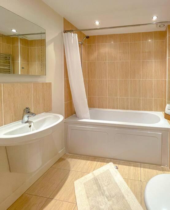 Soho Beach Apartment With Fabulous Sea View And 2 Minutes To The Beach With Free Parking And Netflix Bournemouth Exteriör bild