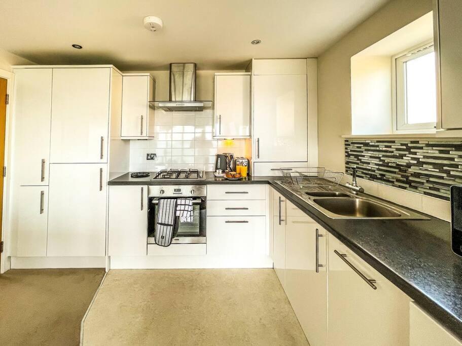 Soho Beach Apartment With Fabulous Sea View And 2 Minutes To The Beach With Free Parking And Netflix Bournemouth Exteriör bild